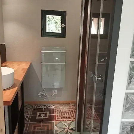 Maison En Pierre Restauree Avec Jardin אוש