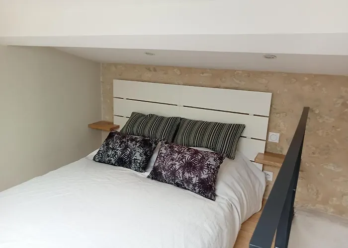 Maison En Pierre Restauree Avec Jardin 別荘